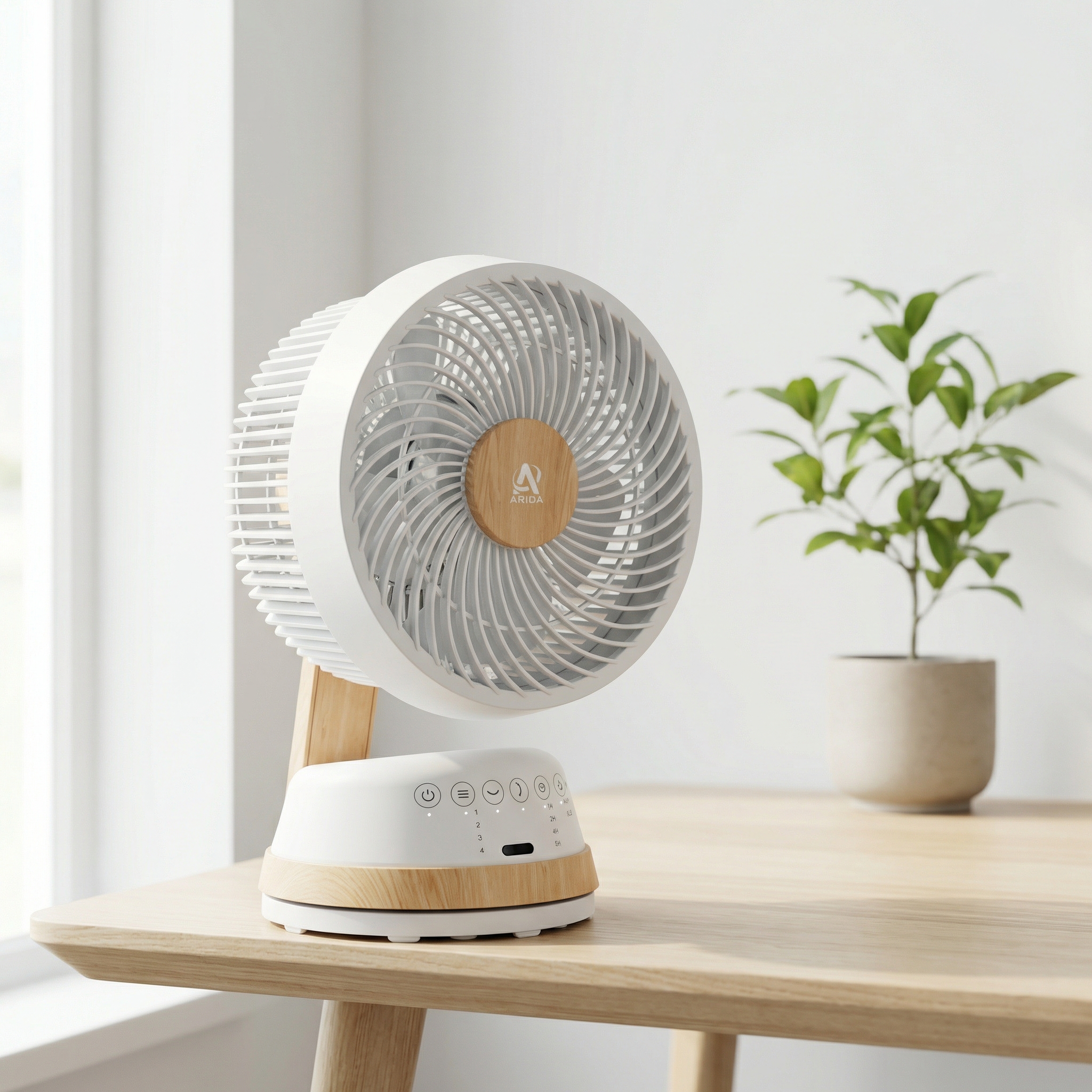 moderne vifte på bord i lyse omgivelser